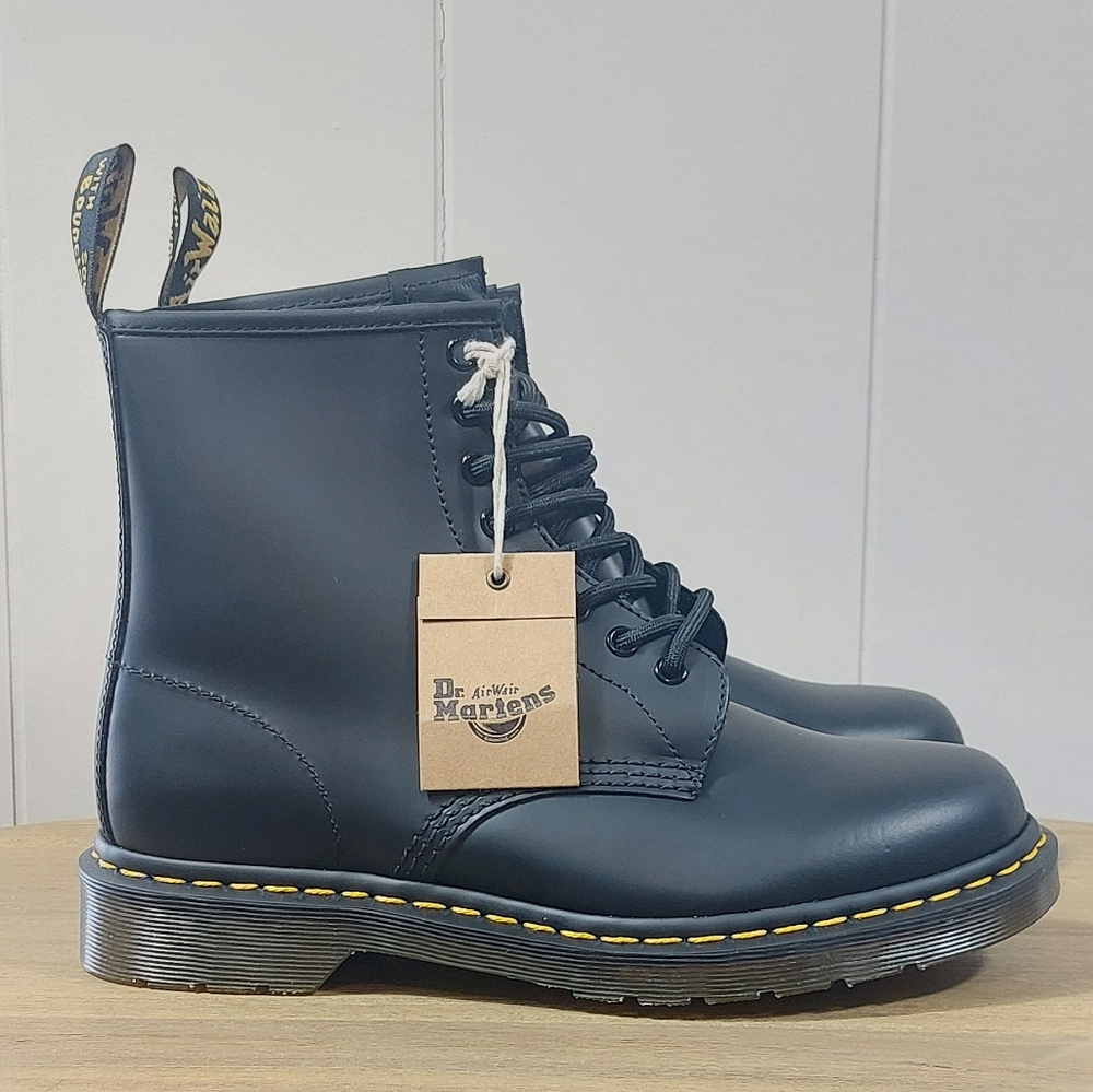 NWT! Dr. Martens 1460 Black Smooth Leather Women's size 9 Mens size 8 - Picture 2 of 14